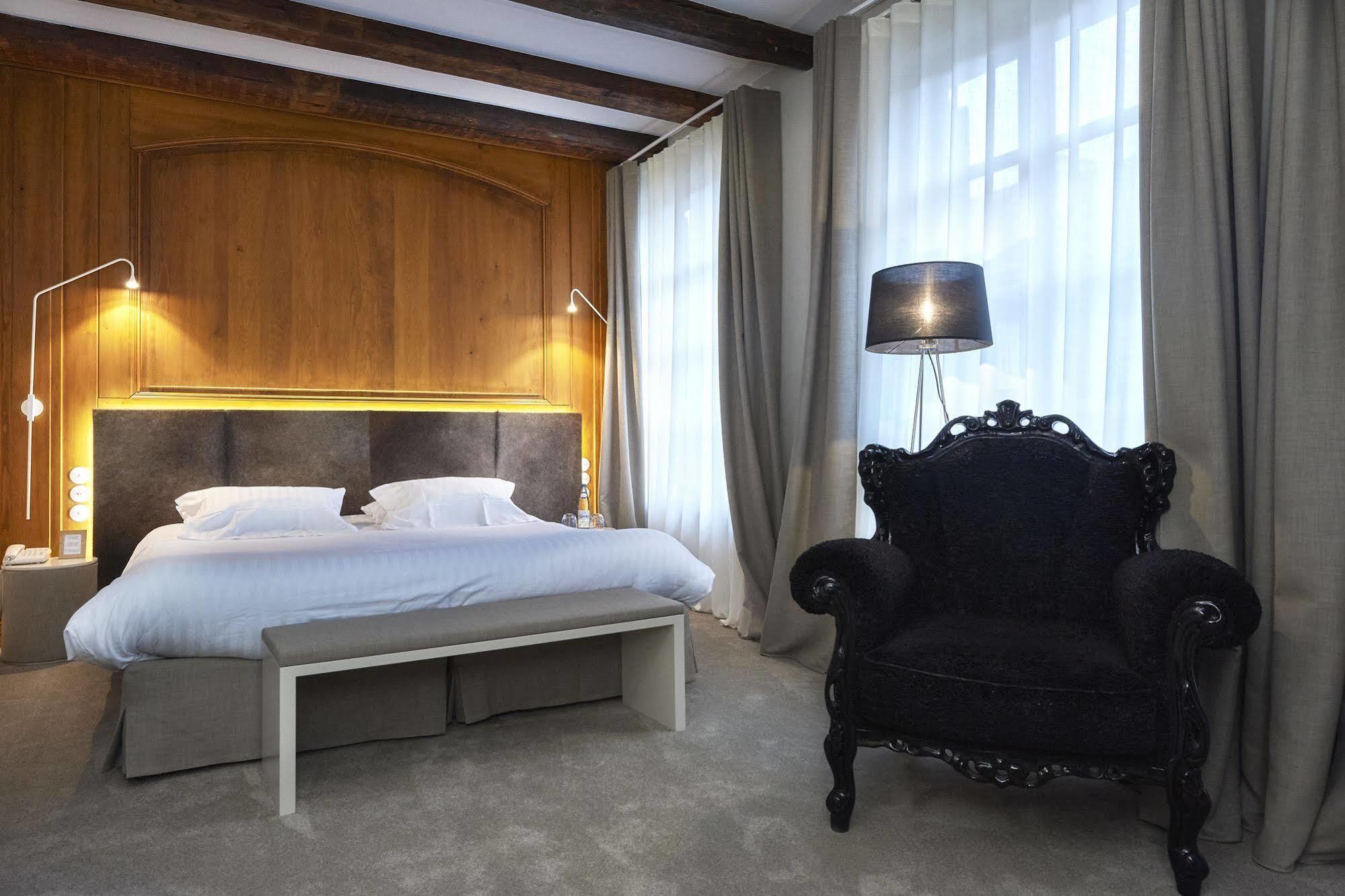 Relais & Chateaux La Maison Des Tetes Colmar Exteriör bild